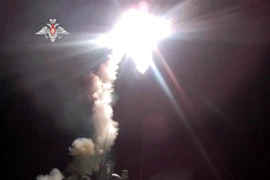 Tên lửa hành trình siêu vượt âm Zircon được phóng thử từ tàu Đô đốc Gorshkov ngày 29/11/2021. (Ảnh: AFP/ TTXVN)