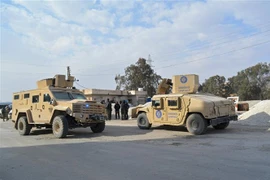 Lực lượng Dân chủ Syria (SDF) tuần tra trên đường phố tại Hasakeh, Syria, ngày 23/1/2022. (Ảnh: AFP/ TTXVN)