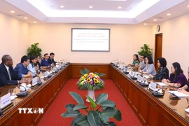 Quang cảnh buổi làm việc giữa Tổng Giám đốc TTXVN với đoàn Báo Granma (Cuba). (Ảnh: Văn Điệp/TTXVN)