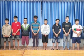 Các đối tượng bị bắt khẩn cấp về hành vi giết người. (Ảnh: TTXVN phát)