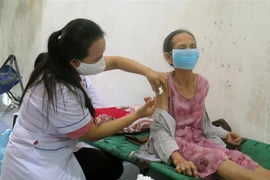 Tiêm vaccine phòng COVID-19. (Ảnh: Xuân Triệu/TTXVN)
