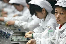 “Khó chịu” với Foxconn, hãng Apple mở rộng đối tác