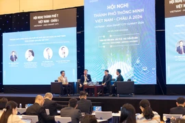 Phiên thảo luận chuyên đề về "Chiến lược phát triển công nghiệp bán dẫn: Động lực mới cho Việt Nam và Hà Nội." (Ảnh: Minh Sơn/Vietnam+)