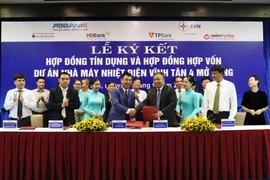 Lãnh đạo các ngân hàng tham gia ký kết. (Nguồn: ABBANK)