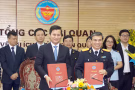 Lãnh đạo Tổng cục Hải quan và VietinBank ký kết. (Nguồn: VietinBank)