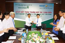Lãnh đạo hai bên tham gia ký kết. (Nguồn: Vietcombank)