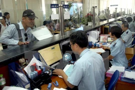 Làm thủ tục hải quan. (Nguồn: TTXVN)