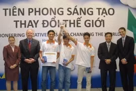 Sinh viên đoạt giải tại Imagine Cup Việt Nam 2012 (Ảnh: Hiền Anh/Vietnam+)