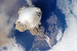 Tầng ozone đang chịu áp lực rất lớn từ hoạt động không thân thiện với môi trường của con người. (Ảnh minh họa)