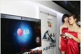 Việc phát sóng truyền hình số hóa mặt đất sẽ giúp tăng số lượng và chất lượng chương trình trên TV. (Ảnh: T.H/Vietnam+)