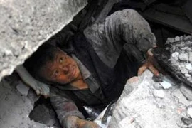 Người dân cần học cách tự ứng phó khi có động đất xảy ra để bảo vệ mình. (Nguồn: Internet)