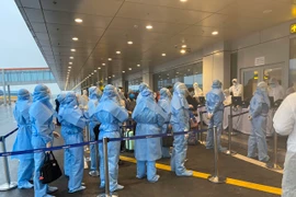 Các chuyến bay từ châu Âu về Hà Nội hạ cánh tại sân bay Vân Đồn, tỉnh Quảng Ninh. (Ảnh: VNA cung cấp). 