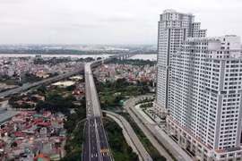 Tuyến đường vành đai 3 hoàn thành nối liền với cầu Thăng Long. (Ảnh: Huy Hùng/TTXVN)