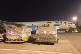 Bamboo Airways 'cõng' miễn phí hàng cứu trợ vùng lũ miền Trung 
