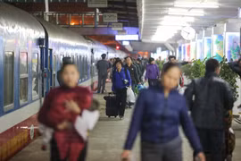 Dừng chạy hàng loạt tàu khách từ Hà Nội đi Vinh, Lào Cai