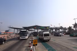 Các trạm thu phí BOT đã hoàn thành việc vận hành, khai thác thu phí tự động không dừng theo đúng tiến độ đề ra. (Ảnh: Huy Hùng/Vietnam+)