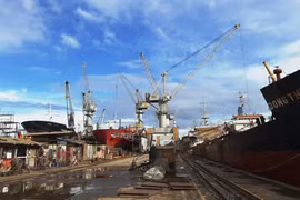 Thị trường đóng tàu chưa rõ đến khi nào mới phục hồi khi đội tàu vận tải biển của các nước trên thế giới vẫn đang dư thừa. (Ảnh: Việt Hùng/Vietnam+)