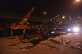 Hiện trường vụ sập cẩu (Ảnh: PV/Vietnam+) 