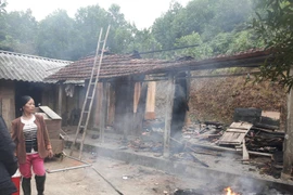 Căn nhà cấp 4 bị thiêu rụi (Ảnh: PV/Vietnam+) 