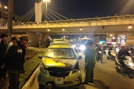 Chiếc xe bị cháy ở phần đầu (Ảnh: Minh Sơn/Vietnam+) 