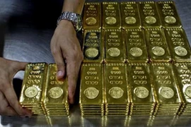 Giá vàng vẫn quanh quẩn mức thấp nhất trong hai tháng qua