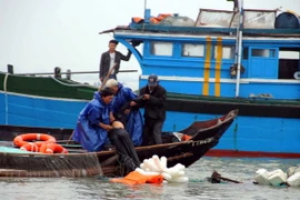 Vụ chìm tàu 3.000 tấn ở Hải Phòng: Cứu được thuyền viên cuối cùng