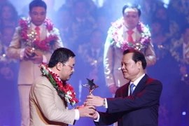 Trao giải thưởng Sao Đỏ cho 10 doanh nhân trẻ xuất sắc