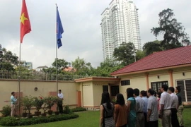 Tổ chức lễ thượng cờ ASEAN và Quốc kỳ Việt Nam tại Malaysia