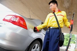 Thị trường dầu mỏ biến động trái chiều do thiếu thông tin định hướng