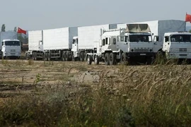 Đoàn xe cứu trợ của Nga đến điểm tập kết ở biên giới Ukraine