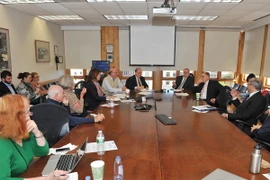 Các học giả tham dự một cuộc hội thảo về Biển Đông tại Mỹ. (Ảnh: Thanh Tuấn/TTXVN)