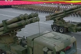 Thứ trưởng Ngoại giao thứ nhất CHDCND Triều Tiên Kim Kye Gwan (trái) và Đại sứ Nga tại CHDCND Triều Tiên Alexander Timonin tại Bình Nhưỡng ngày 2/7. (Nguồn: Kyodo/TTXVN)