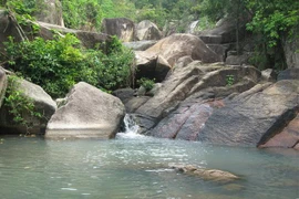 Bình Phước: Hai nữ sinh lớp 7 tử vong bất thường tại Suối Đá