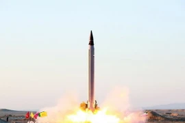 Tên lửa Imad được phóng từ một địa điểm bí mật ở Iran ngày 11/10. (Nguồn: AFP/TTXVN)