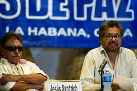 Đại diện của FARC Ivan Marquez (phải) phát biểu trong cuộc họp báo tại Havana, Cuba ngày 17/10. (Nguồn: AFP/TTXVN0