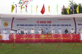 Quang cảnh lễ khởi công. (Ảnh: Nguyễn Văn Nhật/TTXVN)