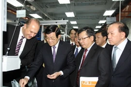 Chủ tịch nước Trương Tấn Sang thăm Trường Đại học Việt Đức (VGU) tỉnh Bình Dương. (Ảnh: Thanh Vũ/TTXVN)