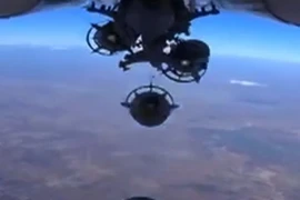 Máy bay chiến đấu của Nga ném bom vào mục tiêu của IS tại Syria. (Nguồn: AFP/TTXVN)