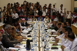 Toàn cảnh cuộc đàm phán giữa Ủy ban kiến tạo hòa bình liên bang của Chính phủ Myanmar và các nhóm vũ trang sắc tộc ở Yangon, Myanmar ngày 22/7. (Nguồn: THX/TTXVN)