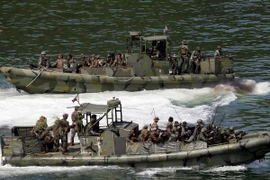 Binh sỹ Philippines và Mỹ tham gia một cuộc tập trận ngày 8/10. (Nguồn: Reuters/TTXVN)