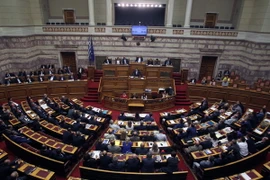 Toàn cảnh phiên bỏ phiếu của Quốc hội Hy Lạp ở thủ đô Athens ngày 7/10. (Nguồn: THX/TTXVN)