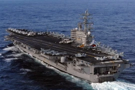 Tàu sân bay USS Ronald Reagan tới vùng biển Nhật Bản ngày 13/3, tham gia công tác cứu trợ nạn nhân động đất và sóng thần. (Nguồn: AFP/TTXVN)