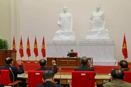 Chủ tịch Kim Jong-Un chủ trì cuộc họp của Bộ Chính trị Đảng Lao Động Triều Tiên tại Bình Nhưỡng ngày 9/4. (Nguồn: Yonhap/TTXVN)