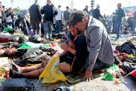 Các nạn nhân vụ đánh bom ở nhà ga tàu hỏa trung tâm thủ đô Ankara ngày 10/10. (Nguồn: AFP/TTXVN)