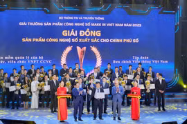 Đại diện VNPT nhận Giải Đồng Sản phẩm Công nghệ Số xuất sắc cho Chính phủ Số. (Ảnh: VNPT)