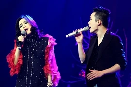 Thanh Lam và Tùng Dương song ca trên sân khấu. (Ảnh: Internet)