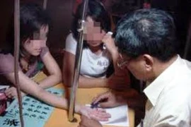 Sỹ tử nín thở khi nghe "thầy" phán... (Ảnh: Internet)