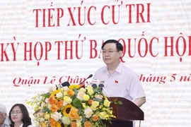 Chủ tịch Quốc hội Vương Đình Huệ phát biểu tại buổi tiếp xúc cử tri. (Ảnh: Doãn Tấn/TTXVN) 