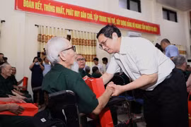 Thủ tướng: Rà soát toàn diện các chính sách liên quan người có công