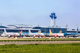 Máy bay của các hãng hàng không tại sân bay Tân Sơn Nhất. (Ảnh: CTV/Vietnam+) 